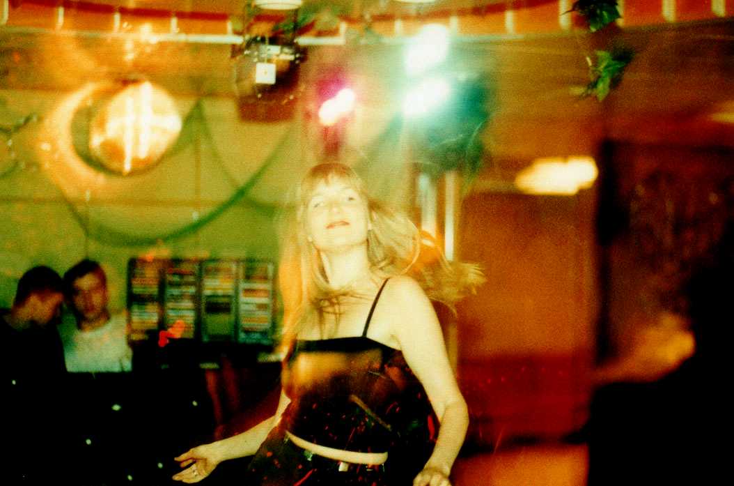 danc05.jpg (59742 bytes)