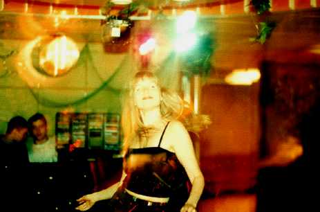 danc05a.jpg (15410 bytes)