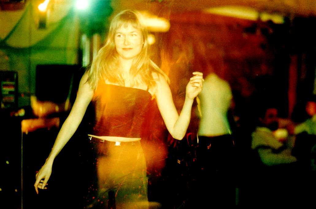 danc06.jpg (52415 bytes)