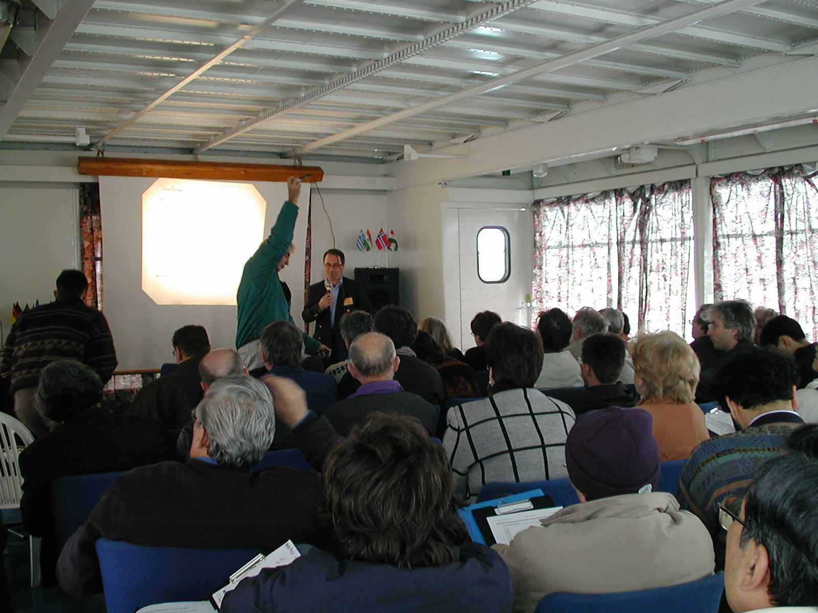 ses2.jpg (129908 bytes)