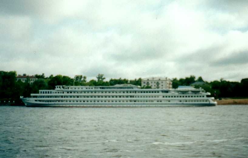 boat1.jpg (30137 bytes)