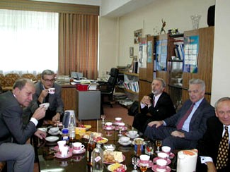 Tea005a.jpg (29185 bytes)